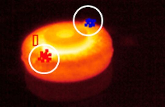 Rote Bereiche zeigen eine Überschreitung des Grenzwertes, blaue Bereiche eine Unterschreitung.