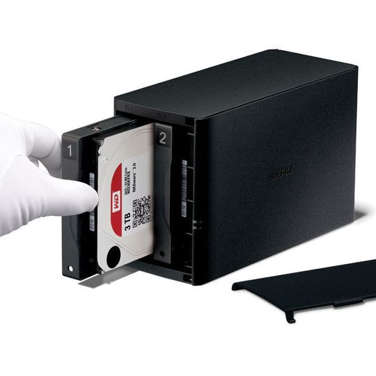Buffalos LinkStation 220DR ist standardmäßig mit WD-Red-Festplatten bestückt. Buffalos LinkStation 220DR ist standardmäßig mit WD-Red-Festplatten bestückt.