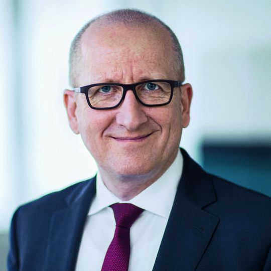 Dr. Andreas Mayr übernimmt im Executive Board der Endress+Hauser Gruppe zusätzliche Verantwortung als Chief Operating Officer. Dr. Andreas Mayr übernimmt im Executive Board der Endress+Hauser Gruppe zusätzliche Verantwortung als Chief Operating Officer.