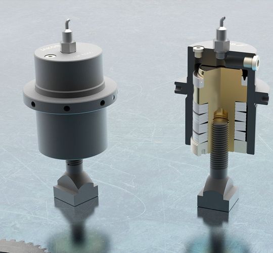 Die Federspannzylinder der ZSF-Baureihe von Jakob Antriebstechnik arbeiten im Wechsel mechanisch und hydraulisch. Sie sollen bewegliche Komponenten an Maschinen und Vorrichtungen sicher arretieren und halten können – auch bei auftretenden Leckagen oder anderen Gründen für einen Öldruckabfall. Die Federspannzylinder der ZSF-Baureihe von Jakob Antriebstechnik arbeiten im Wechsel mechanisch und hydraulisch. Sie sollen bewegliche Komponenten an Maschinen und Vorrichtungen sicher arretieren und halten können – auch bei auftretenden Leckagen oder anderen Gründen für einen Öldruckabfall.