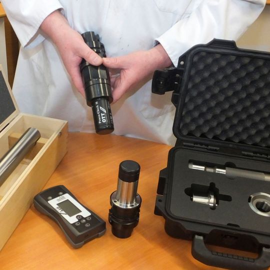 Gewefa's test equipment combines the Ott-Jakob Power Check (a spindle-pull force measuring gauge) and high-precision Gewefa test bars and alignment kits. Gewefa's test equipment combines the Ott-Jakob Power Check (a spindle-pull force measuring gauge) and high-precision Gewefa test bars and alignment kits.
