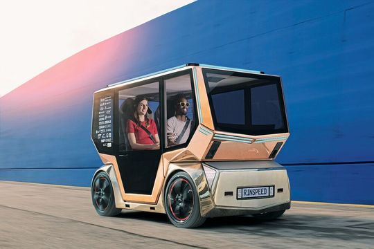 Harting zeigt gemeinsam mit dem Roboterspezialisten Kuka beim Rinspeed-Projekt „microSNAP“ eine automatisierte Ladelösung. Harting zeigt gemeinsam mit dem Roboterspezialisten Kuka beim Rinspeed-Projekt „microSNAP“ eine automatisierte Ladelösung.