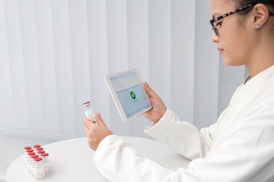 Im Idealfall werden Echtheitsmerkmale so gewählt, dass Endanwender als auch informierte Experten gleichermaßen einfach und schnell die Authentifizierung durchführen können. Im Idealfall werden Echtheitsmerkmale so gewählt, dass Endanwender als auch informierte Experten gleichermaßen einfach und schnell die Authentifizierung durchführen können.