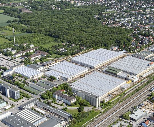 Krauss-Maffei verlässt den alteingesessenen Standort München-Allach (Bild) und zieht, wie es heißt, nach Parsdorf um. Krauss-Maffei verlässt den alteingesessenen Standort München-Allach (Bild) und zieht, wie es heißt, nach Parsdorf um.