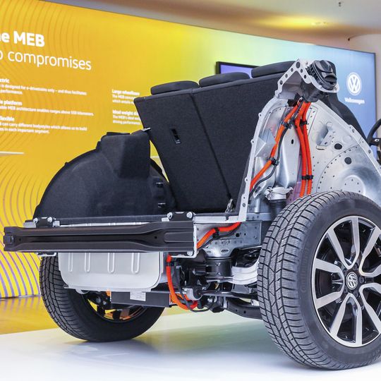 Der Modulare Elektro-Baukasten (MEB) ist ein zentraler Baustein in Volkswagens Elektro-Strategie. Der Modulare Elektro-Baukasten (MEB) ist ein zentraler Baustein in Volkswagens Elektro-Strategie.