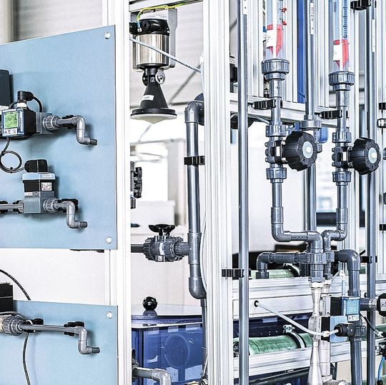 Das vormontierte und vorkonfigurierte System soll eine einfache und schnelle Inbetriebnahme ermöglichen, wie hier bei der Umkehrosmoseanlage mit angebauter Verschneideeinrichtung. Das vormontierte und vorkonfigurierte System soll eine einfache und schnelle Inbetriebnahme ermöglichen, wie hier bei der Umkehrosmoseanlage mit angebauter Verschneideeinrichtung.