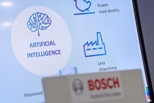 Bosch ist zusammen mit Siemens eines der zwei deutschen Unternehmen, die bei der Anzahl von KI-Patenten weltweit unter den Top 20 vertreten sind. Bosch ist zusammen mit Siemens eines der zwei deutschen Unternehmen, die bei der Anzahl von KI-Patenten weltweit unter den Top 20 vertreten sind.