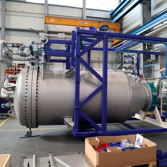 Der Kerzenfilter ist eine kompakte Einheit, arbeitet vollautomatisch und erlaubt hohe Durchsatzleistungen. Der Kerzenfilter ist eine kompakte Einheit, arbeitet vollautomatisch und erlaubt hohe Durchsatzleistungen.
