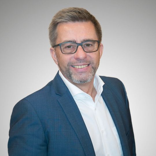 Der Automatisierungsspezialist Herbert Salzgeber hat die Leitung der österreichischen Landesgesellschaft Turck übernommen. Der Automatisierungsspezialist Herbert Salzgeber hat die Leitung der österreichischen Landesgesellschaft Turck übernommen.