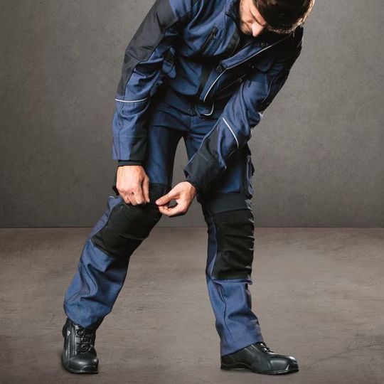 Gewebe in Melangeoptik, dazu an besonders belasteten Stellen der Einsatz von strapazierfähigem Cordura oder hochwertigem Stretch – das ist die neue Premiumkollektion von DBL. Gewebe in Melangeoptik, dazu an besonders belasteten Stellen der Einsatz von strapazierfähigem Cordura oder hochwertigem Stretch – das ist die neue Premiumkollektion von DBL.