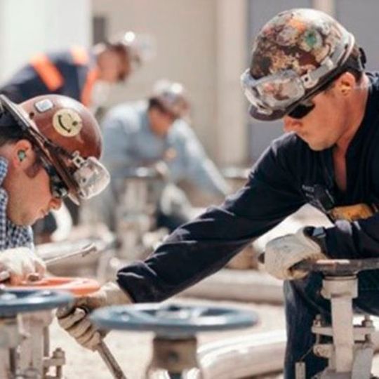 Zusammengenommen sollen die Investitionen von Exxon Mobil in Höhe von mehreren Milliarden Dollar die Polyethylenproduktion des Unternehmens in den USA um 40 % steigern. Zusammengenommen sollen die Investitionen von Exxon Mobil in Höhe von mehreren Milliarden Dollar die Polyethylenproduktion des Unternehmens in den USA um 40 % steigern.