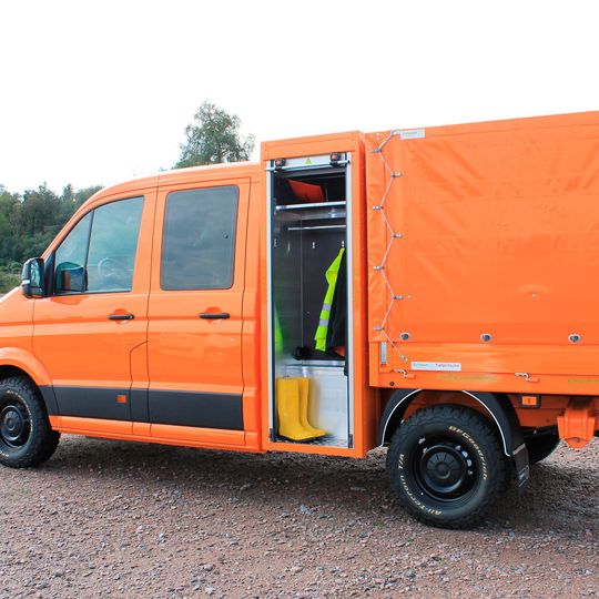 Crafter mit Tiefpritsche,Werkzeugkasten und elektrischem Drehkran von der Firma Schoon. Crafter mit Tiefpritsche,Werkzeugkasten und elektrischem Drehkran von der Firma Schoon.