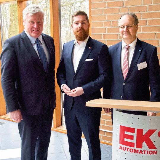 Am Rande des Branchendialogs (v.l.): Wirtschaftsminister Dr. Bernd Althusmann, E&K-CEO Andreas Böttner und VDMA-Nord-GF Dr. Jörg Mutschler. Am Rande des Branchendialogs (v.l.): Wirtschaftsminister Dr. Bernd Althusmann, E&K-CEO Andreas Böttner und VDMA-Nord-GF Dr. Jörg Mutschler.