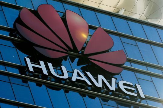 In der Debatte um den chinesischen Telekom-Riesen Huawei und dessen Beteiligung am Aufbau der etwa für das autonome Fahren notwendigen 5G-Mobilfunktechnik in Deutschland kündigte Kanzlerin Merkel an, man müsse mit China darüber sprechen, „dass eben nicht die Firma einfach die Daten an den Staat abgibt, die verwendet werden, sondern dass man da Sicherheiten bekommt“. In der Debatte um den chinesischen Telekom-Riesen Huawei und dessen Beteiligung am Aufbau der etwa für das autonome Fahren notwendigen 5G-Mobilfunktechnik in Deutschland kündigte Kanzlerin Merkel an, man müsse mit China darüber sprechen, „dass eben nicht die Firma einfach die Daten an den Staat abgibt, die verwendet werden, sondern dass man da Sicherheiten bekommt“.