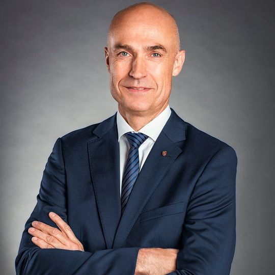 Manfred Bräunl übernimmt ab 1. März 2019 die Funktion des CEO bei Porsche Middle East and Africa FZE. Manfred Bräunl übernimmt ab 1. März 2019 die Funktion des CEO bei Porsche Middle East and Africa FZE.