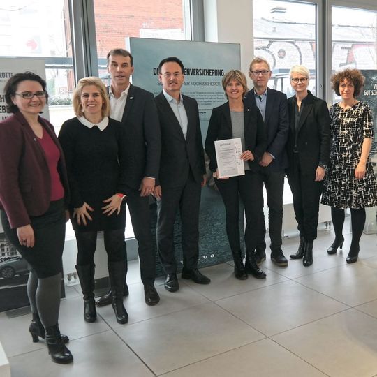 Volvo hat für die komplett überarbeiteten Ausbildungsgänge zwei Zertifikate erhalten. Volvo hat für die komplett überarbeiteten Ausbildungsgänge zwei Zertifikate erhalten.