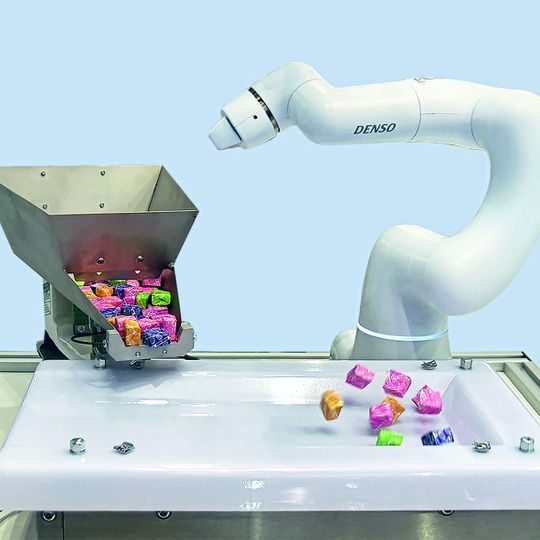Der Cobotta ist das Messehighlight am Stand von Denso Robotics. Der Cobotta ist das Messehighlight am Stand von Denso Robotics.