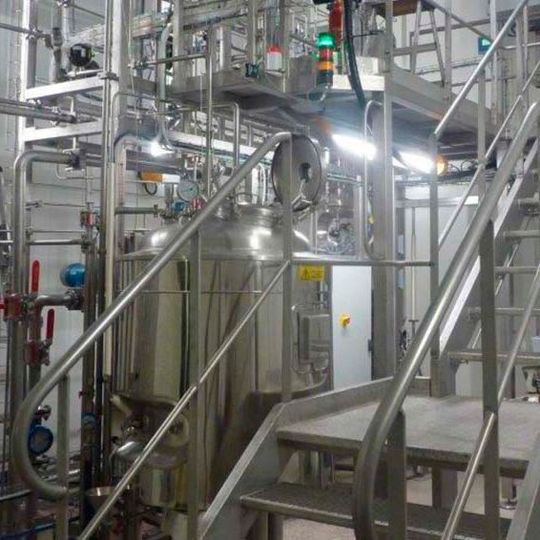 Global Bioenergies wurde 2008 mit dem Ziel gegründet, einen Prozess zu entwickeln, der nachwachsende Rohstoffe (Zucker, Pflanzen, land- und forstwirtschaftliche Abfälle) in Isobuten umwandelt. Global Bioenergies wurde 2008 mit dem Ziel gegründet, einen Prozess zu entwickeln, der nachwachsende Rohstoffe (Zucker, Pflanzen, land- und forstwirtschaftliche Abfälle) in Isobuten umwandelt.