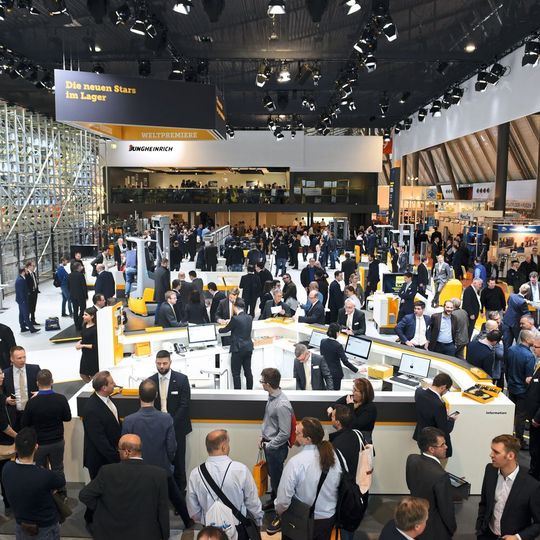Auch in diesem Jahr dürften die Hallen der Logimat wieder gut besucht sein. Erwartet werden über 57 000 Besucher. Auch in diesem Jahr dürften die Hallen der Logimat wieder gut besucht sein. Erwartet werden über 57 000 Besucher.