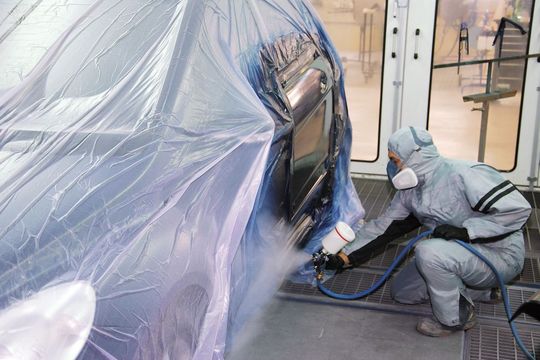 Welches Atemschutzsystem beim Lackieren verwendet werden muss, hängt vom jeweiligen Arbeitsplatz im Betrieb ab. Welches Atemschutzsystem beim Lackieren verwendet werden muss, hängt vom jeweiligen Arbeitsplatz im Betrieb ab.