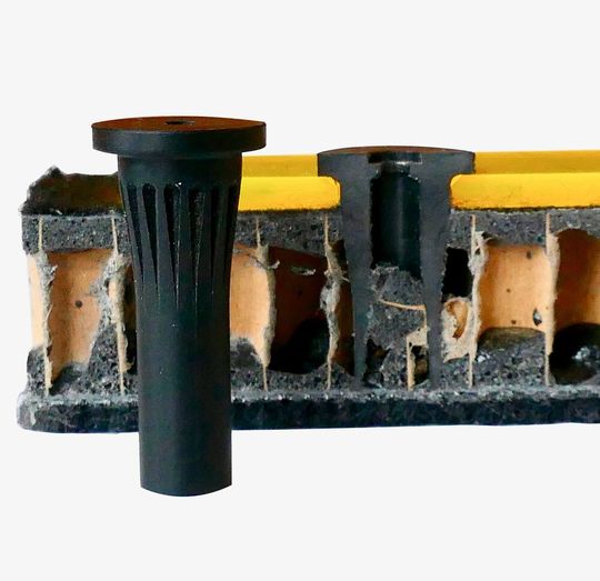 Ultraschall ist die Treibkraft, die beim Multimaterial-Welding (MM-W) thermoplastische Kunststoffverbindungs-Elemente in Sandwichstrukturen einbringt und diese dabei aufschmilzt. Das Resultat sind formschlüssige, belastbare Verbindungen, die in Sekundenbruchteilen entstehen, wie KVT-Fastening, einer von drei weiteren Unternehmen der Bossard-Gruppe in Halle 5 am Stand M70 auf der JEC World 2019 demonstrieren wird. Ultraschall ist die Treibkraft, die beim Multimaterial-Welding (MM-W) thermoplastische Kunststoffverbindungs-Elemente in Sandwichstrukturen einbringt und diese dabei aufschmilzt. Das Resultat sind formschlüssige, belastbare Verbindungen, die in Sekundenbruchteilen entstehen, wie KVT-Fastening, einer von drei weiteren Unternehmen der Bossard-Gruppe in Halle 5 am Stand M70 auf der JEC World 2019 demonstrieren wird.