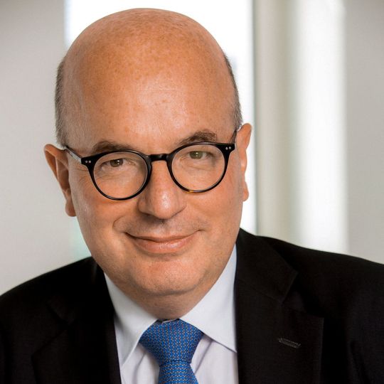 Christophe de Maistre ist neuer Zone President von Schneider Electric für Schweiz, Österreich und Deutschland und folgt damit auf Barbara Frei, die in die Position „Executive Vice President“ gewechselt. Christophe de Maistre ist neuer Zone President von Schneider Electric für Schweiz, Österreich und Deutschland und folgt damit auf Barbara Frei, die in die Position „Executive Vice President“ gewechselt.