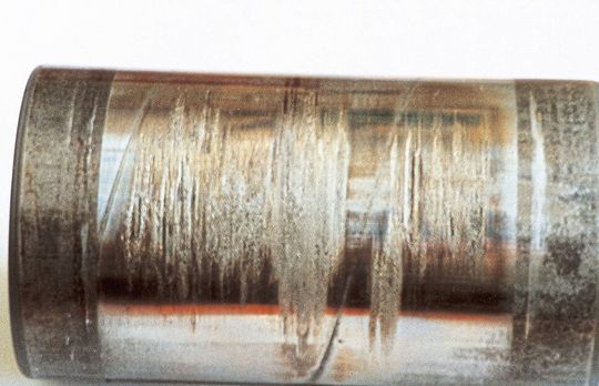 Verschleißschäden durch eine ungenügend geschmierte Hohlbolzenkette.