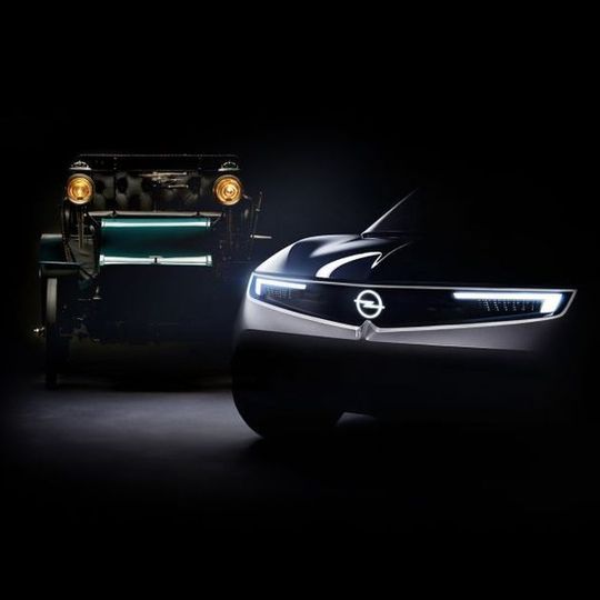 120 Jahre Automobilbau bei Opel: Eine Zeit mit reichlich technischen Veränderungen – auch in Sachen Licht. 120 Jahre Automobilbau bei Opel: Eine Zeit mit reichlich technischen Veränderungen – auch in Sachen Licht.
