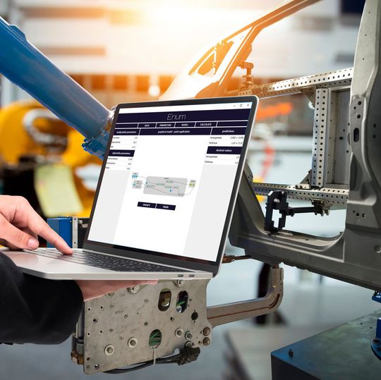 Die Astrophysiker Theo Steininger und Maksim Greiner suchen neue Anwendungsmöglichkeiten für eine Software für Künstliche Intelligenz, die sich bereits in der Automobilindustrie bewährt hat. Die Astrophysiker Theo Steininger und Maksim Greiner suchen neue Anwendungsmöglichkeiten für eine Software für Künstliche Intelligenz, die sich bereits in der Automobilindustrie bewährt hat.