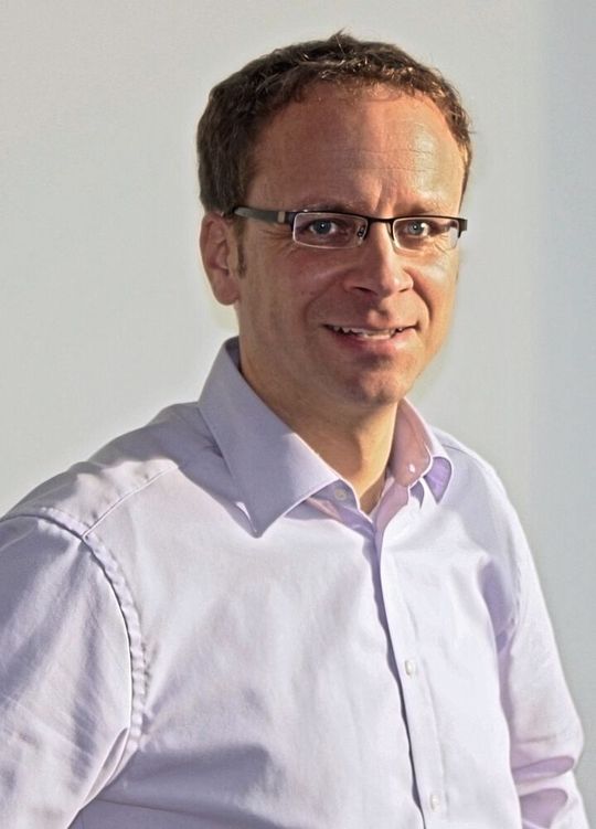 Marcel Ottenschläger, Produktbereichsleiter Luftfahrt bei der Erwin Halder KG: „Die kleinen Normteile zum Fixieren, Arretieren, Verstellen, Wechseln und Sichern werden bei uns nach NASM (MS / NASM 17984 bis 17987) gefertigt und nach NAS 1332 geprüft.“ Marcel Ottenschläger, Produktbereichsleiter Luftfahrt bei der Erwin Halder KG: „Die kleinen Normteile zum Fixieren, Arretieren, Verstellen, Wechseln und Sichern werden bei uns nach NASM (MS / NASM 17984 bis 17987) gefertigt und nach NAS 1332 geprüft.“