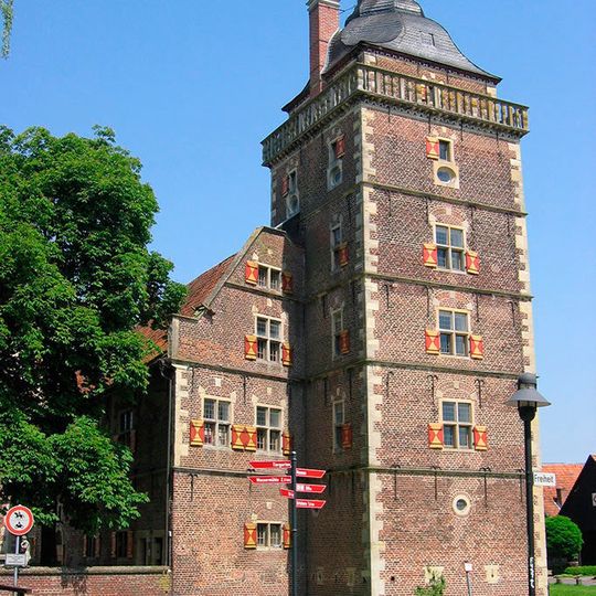 Im Wasserschloss Raesfeld werden Seminare auch für Sachverständige angeboten. Im Wasserschloss Raesfeld werden Seminare auch für Sachverständige angeboten.