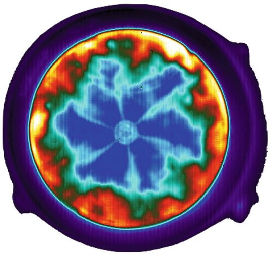 IR-Kameras: Kameras mit SLS-Detektoren können Bilder mit einer Geschwindigkeit von 1000 Bildern pro Sekunde aufnehmen. Die High-Speed IR-Prüfung wird damit sicherer. Im Bild zu sehen ist eine Aufnahme eines Dieselmotors während der Zündung. IR-Kameras: Kameras mit SLS-Detektoren können Bilder mit einer Geschwindigkeit von 1000 Bildern pro Sekunde aufnehmen. Die High-Speed IR-Prüfung wird damit sicherer. Im Bild zu sehen ist eine Aufnahme eines Dieselmotors während der Zündung.