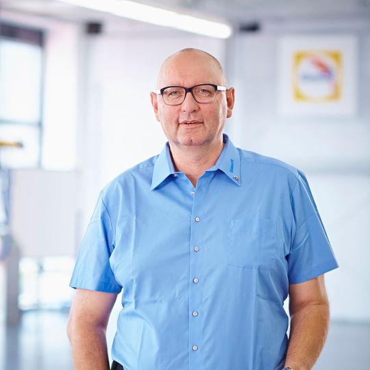 Die Auszeichnung „Goldener Kolben 2019“ wurde Jürgen Book Anfang Februar im Rahmen eines Festabends auf dem Bremer Messegelände in Form einer Urkunde und eines polierten Motorkolbens überreicht. Die Auszeichnung „Goldener Kolben 2019“ wurde Jürgen Book Anfang Februar im Rahmen eines Festabends auf dem Bremer Messegelände in Form einer Urkunde und eines polierten Motorkolbens überreicht.