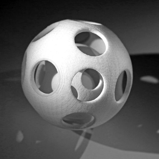 Demo-Bauteil aus dem neuen Kunststoffpulver der Polyamid 6-Reihe von Evonik. Das Hochleistungsmaterial wurde speziell für Anwendungen im höheren Temperaturbereich entwickelt. Demo-Bauteil aus dem neuen Kunststoffpulver der Polyamid 6-Reihe von Evonik. Das Hochleistungsmaterial wurde speziell für Anwendungen im höheren Temperaturbereich entwickelt.