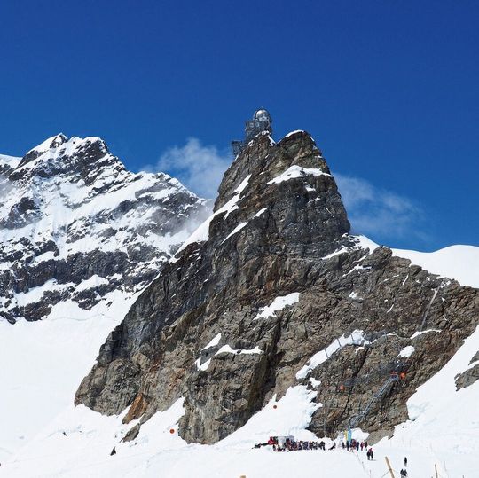 Die Forschungsstation auf dem Jungfraujoch: Hier sammelten Forschende während zwei Jahren jede Woche das Regenwasser. Die Forschungsstation auf dem Jungfraujoch: Hier sammelten Forschende während zwei Jahren jede Woche das Regenwasser.