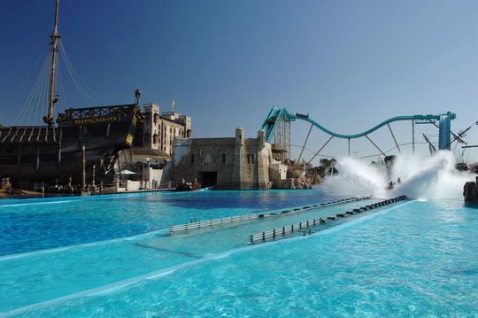 Vergnügen im Super-Splash: Für den Einsatz in den solchen Fahrgeschäften muss das Kabelmaterial vielfältigen Beanspruchungen standhalten. Vergnügen im Super-Splash: Für den Einsatz in den solchen Fahrgeschäften muss das Kabelmaterial vielfältigen Beanspruchungen standhalten.