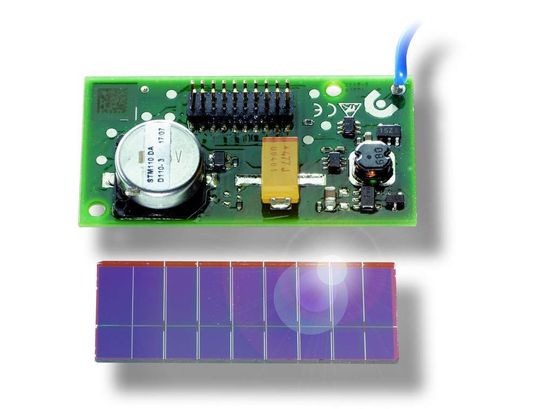 Kommt bis zu eine Woche ohne Licht aus: Die Stromversorgung des Funkmoduls STM110 erfolgt über eine speziell entwickelte Solarzelle, deren aktive Solarfläche in zwei Abschnitte unterteilt ist, um eine unabhängige Stromversorgung bereitzustellen Kommt bis zu eine Woche ohne Licht aus: Die Stromversorgung des Funkmoduls STM110 erfolgt über eine speziell entwickelte Solarzelle, deren aktive Solarfläche in zwei Abschnitte unterteilt ist, um eine unabhängige Stromversorgung bereitzustellen