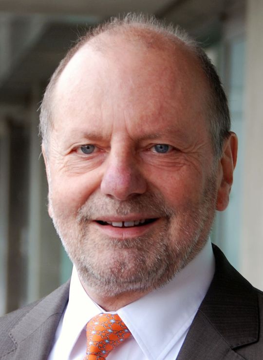 Professor Dr. François Diederich von der ETH Zürich erhält die Ehrenmitgliedschaft der GDCh. Professor Dr. François Diederich von der ETH Zürich erhält die Ehrenmitgliedschaft der GDCh.