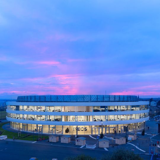 Blick auf das neue Verwaltungsgebäude Ineos One. Blick auf das neue Verwaltungsgebäude Ineos One.