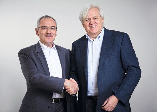 Beckhoff übernimmt ADL (v.l.): Hans Beckhoff, Geschäftsführender Inhaber von Beckhoff Automation, und Martin Kristof, Geschäftsführer der ADL Embedded Solutions GmbH. Beckhoff übernimmt ADL (v.l.): Hans Beckhoff, Geschäftsführender Inhaber von Beckhoff Automation, und Martin Kristof, Geschäftsführer der ADL Embedded Solutions GmbH.