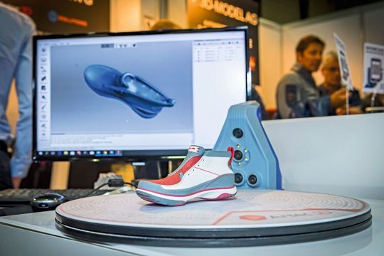 Tous les principaux thèmes seront abordés lors du salon : Conception, technologies et matériaux, optimisation, gestion des petites séries et des pièces de rechange numériques, prototypage rapide, numérisation 3D, questions juridiques, certifications. Tous les principaux thèmes seront abordés lors du salon : Conception, technologies et matériaux, optimisation, gestion des petites séries et des pièces de rechange numériques, prototypage rapide, numérisation 3D, questions juridiques, certifications.