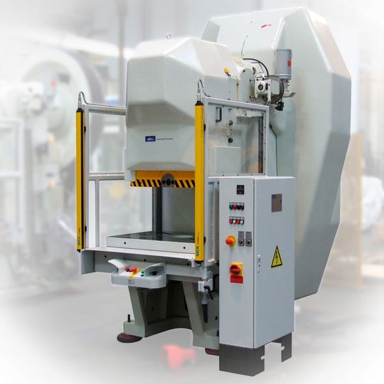 Ab sofort sind Pressengrößen von 40, 63, 80, 125 und 160 t Presskraft verfügbar. Ab sofort sind Pressengrößen von 40, 63, 80, 125 und 160 t Presskraft verfügbar.
