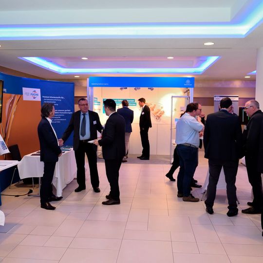 Der 11. Kongress Stanztechnik wird von einer Ausstellung begleitet. Der 11. Kongress Stanztechnik wird von einer Ausstellung begleitet.
