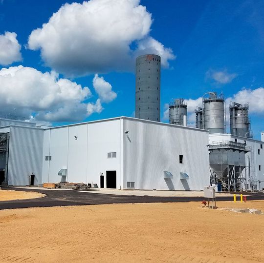 Die neue Anlage in Charleston, USA, zur Herstellung von gefällter Kieselsäure für die Reifenindustrie, wurde im Oktober 2018 in Betrieb genommen. Die neue Anlage in Charleston, USA, zur Herstellung von gefällter Kieselsäure für die Reifenindustrie, wurde im Oktober 2018 in Betrieb genommen.