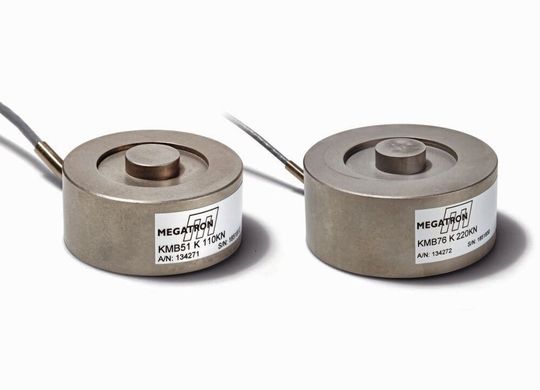 Die Kraftsensoren KMB51 und KMB76 von Megatron nehmen Kräfte bis zu 220 kN auf und werden schon ab kleinen Stückzahlen kundenspezifisch konfektioniert. Die Kraftsensoren KMB51 und KMB76 von Megatron nehmen Kräfte bis zu 220 kN auf und werden schon ab kleinen Stückzahlen kundenspezifisch konfektioniert.