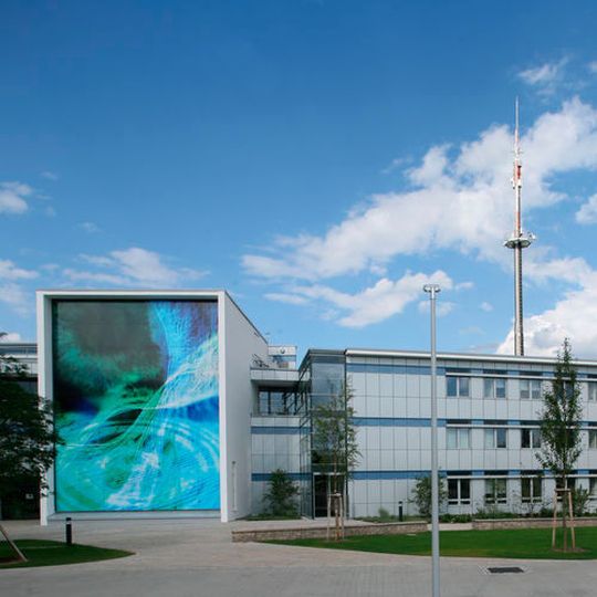 5G voran bringen: Das Fraunhofer IIS in Erlangen ist einer von mehreren Testzentren der "5G Bavaria"-Initiative. 5G voran bringen: Das Fraunhofer IIS in Erlangen ist einer von mehreren Testzentren der "5G Bavaria"-Initiative.
