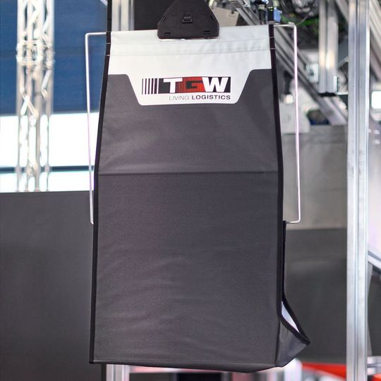 Wird nach der Logimat auch auf der ProMat in Chicago im Zentrum des TGW-Messestands stehen: der neue Taschensorter „OmniPick“. Wird nach der Logimat auch auf der ProMat in Chicago im Zentrum des TGW-Messestands stehen: der neue Taschensorter „OmniPick“.