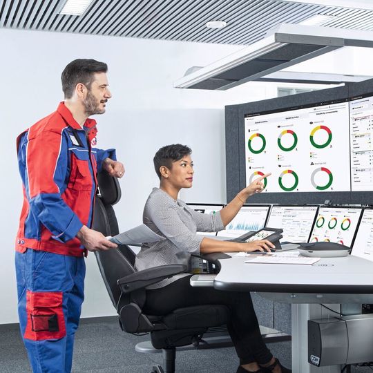 Die Monitoring-Services ABB Ability Digital Powertrains ermöglichen eine umfassende Analyse und Wartungsplanung für einen effektiven Betrieb der Antriebstechnik wie Frequenzumrichter, Motoren, Lager und Pumpen. Die Monitoring-Services ABB Ability Digital Powertrains ermöglichen eine umfassende Analyse und Wartungsplanung für einen effektiven Betrieb der Antriebstechnik wie Frequenzumrichter, Motoren, Lager und Pumpen.