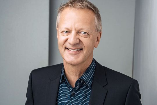 Uwe Hotz ist der CEO von Alvier Mechatronics. Uwe Hotz ist der CEO von Alvier Mechatronics.