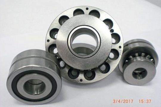 Die Spindellager von Knapp werden in besten Stahlqualitäten gefertigt für eine optimale Oberflächenbeschaffenheit. Die Spindellager von Knapp werden in besten Stahlqualitäten gefertigt für eine optimale Oberflächenbeschaffenheit.